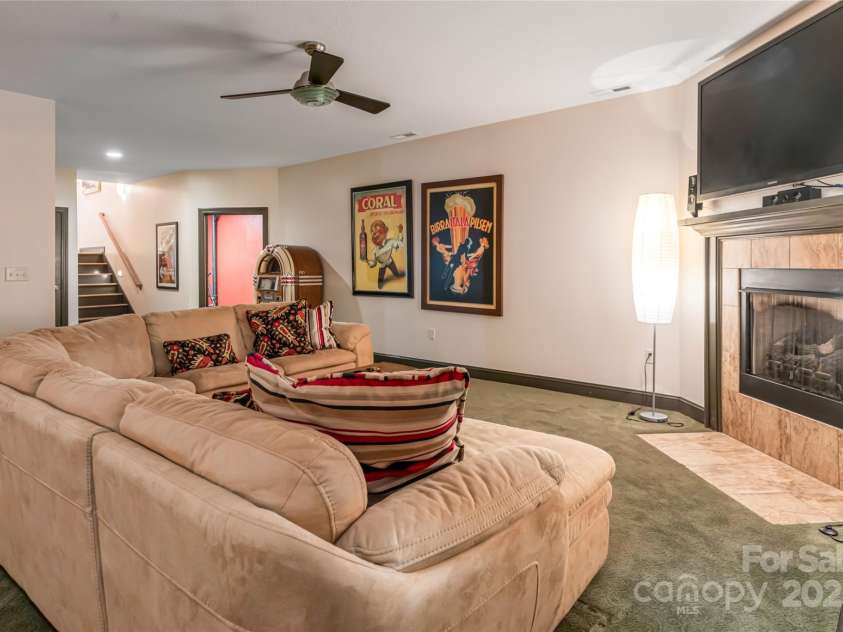 300 White Pine Drive, Hendersonville, NC 28739.  MLS# CAR4276487, YatesRealty ID 24466. 