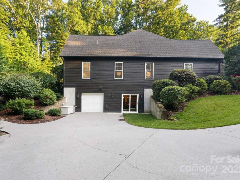 300 White Pine Drive, Hendersonville, NC 28739.  MLS# CAR4276487, YatesRealty ID 24466. 
