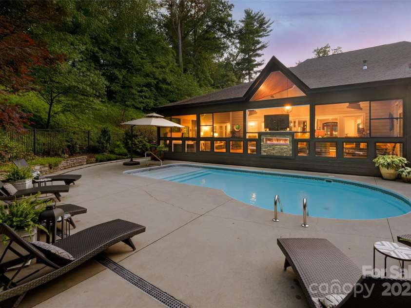 300 White Pine Drive, Hendersonville, NC 28739.  MLS# CAR4276487, YatesRealty ID 24466. Welcome to the Maxwell House