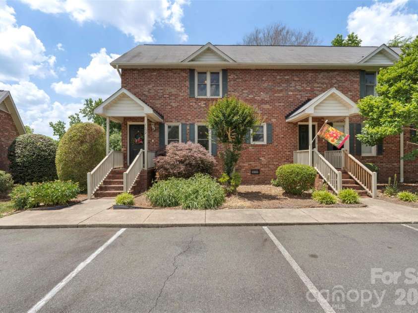 1152 Crestmont Drive, Concord, NC 28025.  MLS# CAR4384071, YatesRealty ID 24468. 
