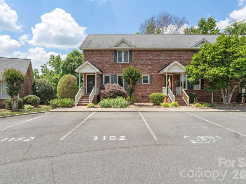 1152 Crestmont Drive, Concord, NC 28025.  MLS# CAR4384071, YatesRealty ID 24468. 