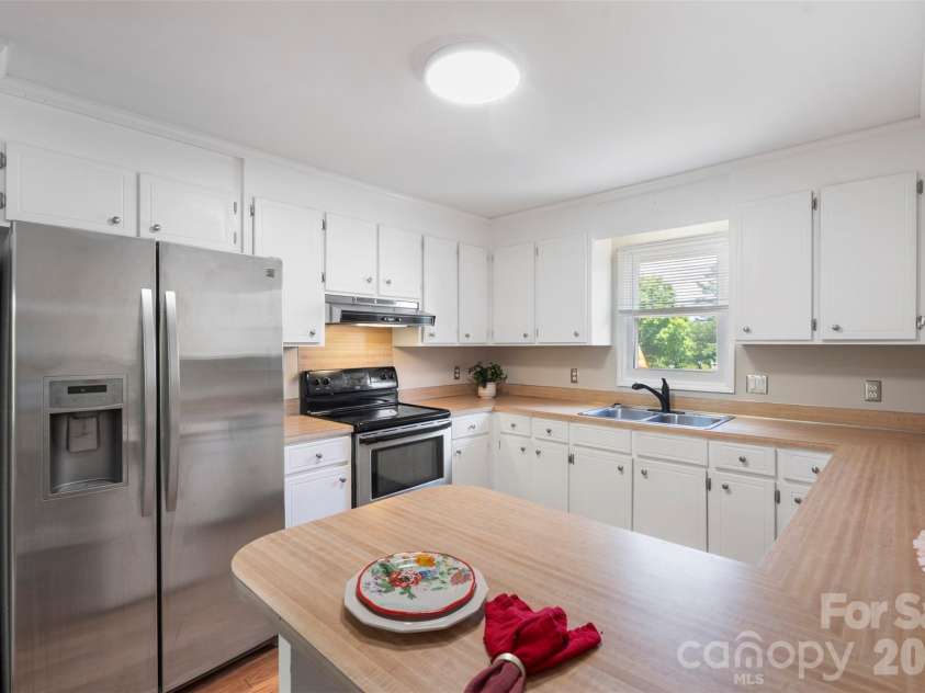 1152 Crestmont Drive, Concord, NC 28025.  MLS# CAR4384071, YatesRealty ID 24468. 