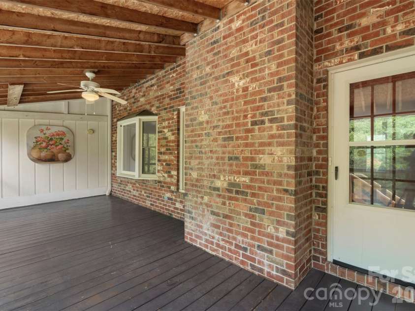 1152 Crestmont Drive, Concord, NC 28025.  MLS# CAR4384071, YatesRealty ID 24468. 