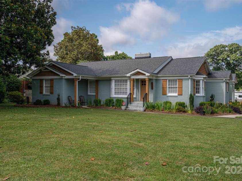 806 South Point Road, Belmont, NC 28012.  MLS# CAR4276797, YatesRealty ID 24468. 