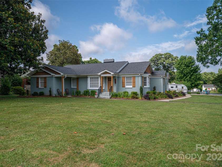 806 South Point Road, Belmont, NC 28012.  MLS# CAR4276797, YatesRealty ID 24468. 