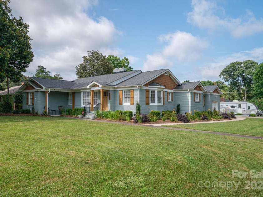 806 South Point Road, Belmont, NC 28012.  MLS# CAR4276797, YatesRealty ID 24468. 