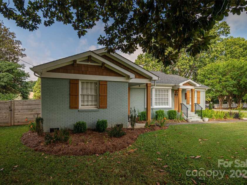 806 South Point Road, Belmont, NC 28012.  MLS# CAR4276797, YatesRealty ID 24468. 