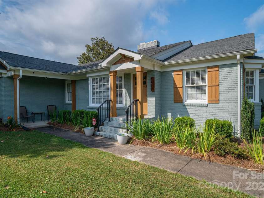 806 South Point Road, Belmont, NC 28012.  MLS# CAR4276797, YatesRealty ID 24468. 