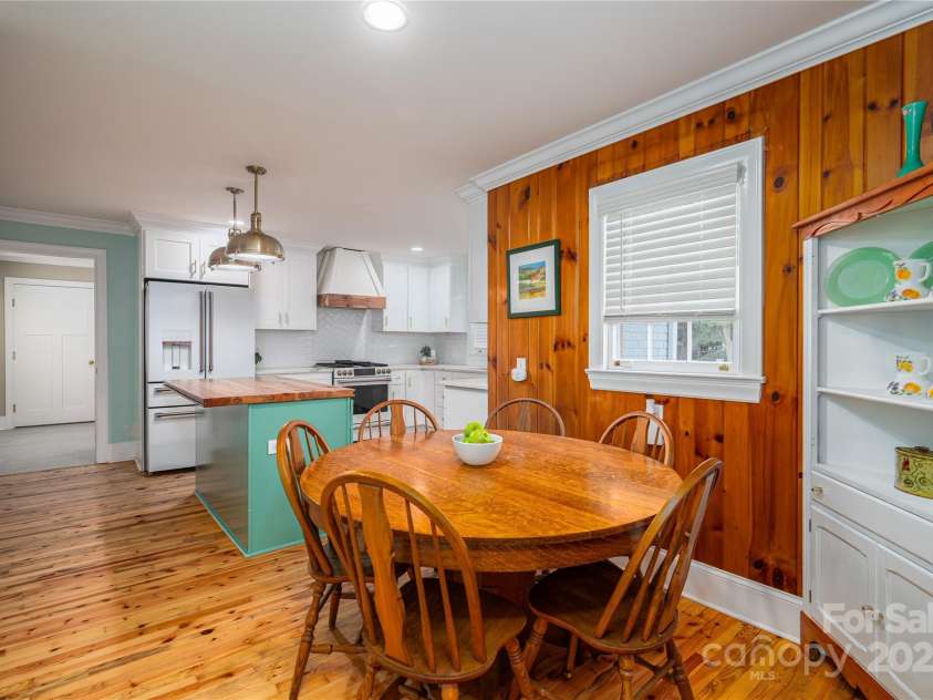 806 South Point Road, Belmont, NC 28012.  MLS# CAR4276797, YatesRealty ID 24468. 