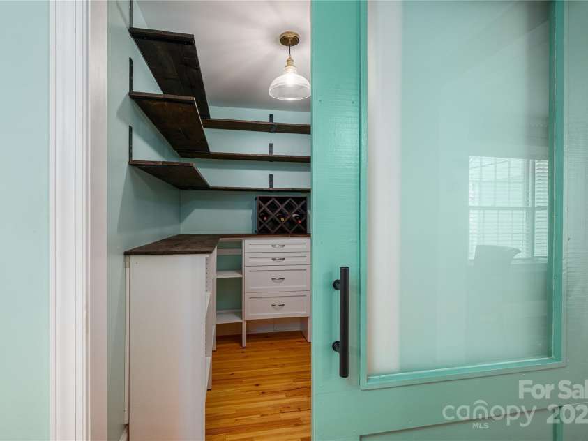 806 South Point Road, Belmont, NC 28012.  MLS# CAR4276797, YatesRealty ID 24468. 