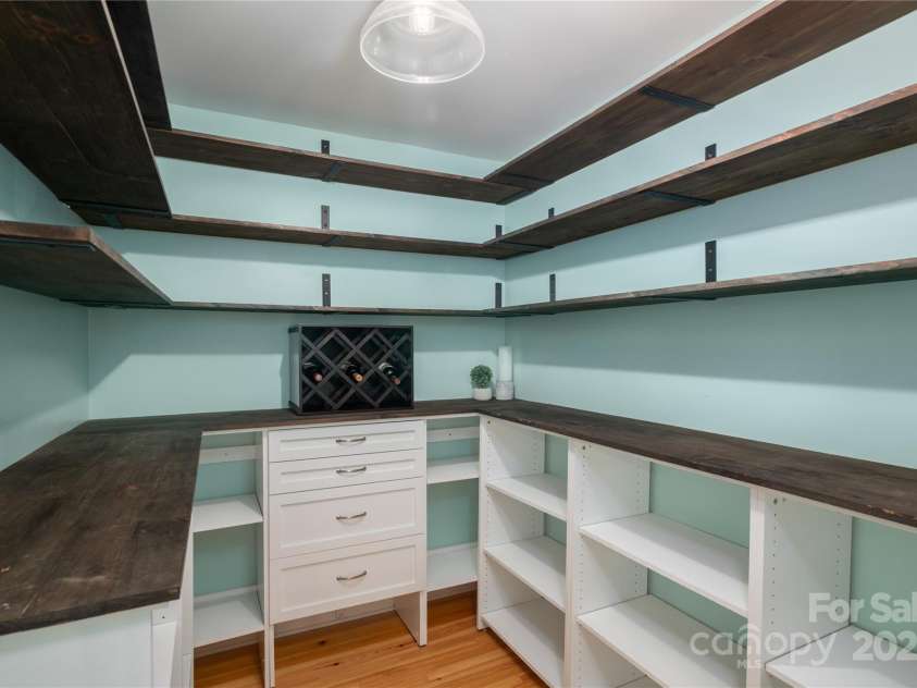 806 South Point Road, Belmont, NC 28012.  MLS# CAR4276797, YatesRealty ID 24468. 