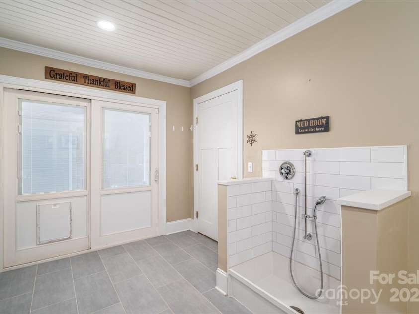 806 South Point Road, Belmont, NC 28012.  MLS# CAR4276797, YatesRealty ID 24468. 