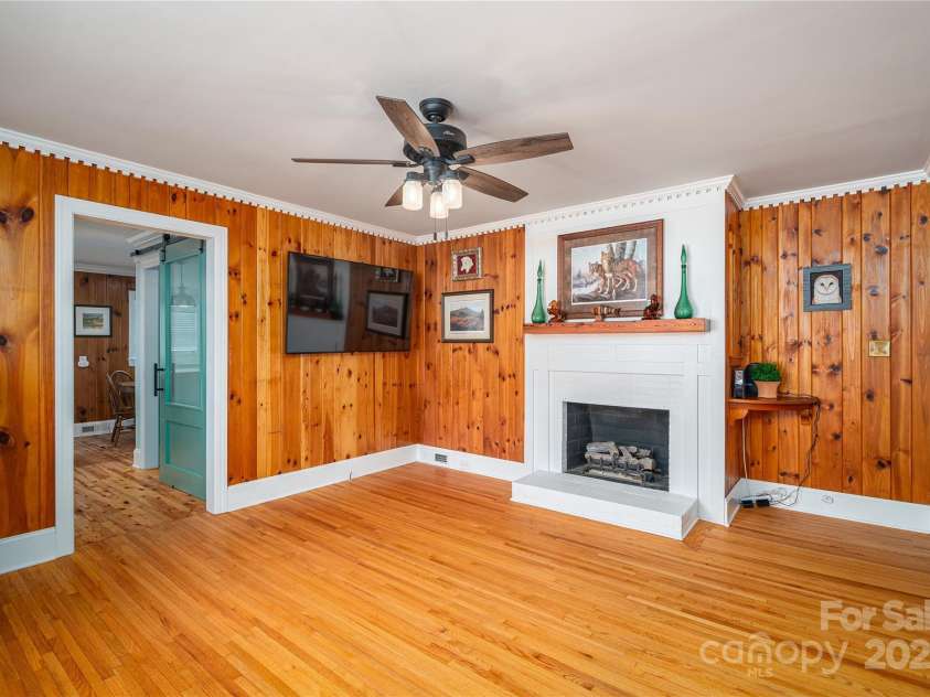 806 South Point Road, Belmont, NC 28012.  MLS# CAR4276797, YatesRealty ID 24468. 