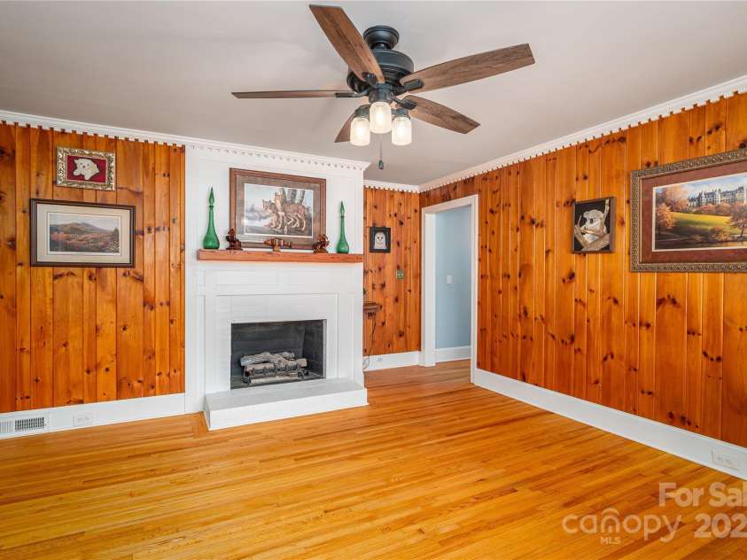 806 South Point Road, Belmont, NC 28012.  MLS# CAR4276797, YatesRealty ID 24468. 