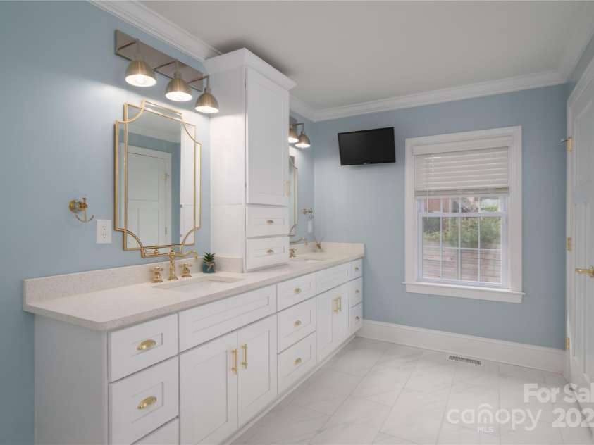 806 South Point Road, Belmont, NC 28012.  MLS# CAR4276797, YatesRealty ID 24468. 