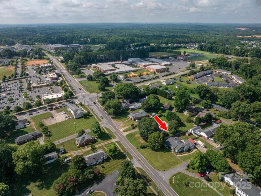 806 South Point Road, Belmont, NC 28012.  MLS# CAR4276797, YatesRealty ID 24468. 