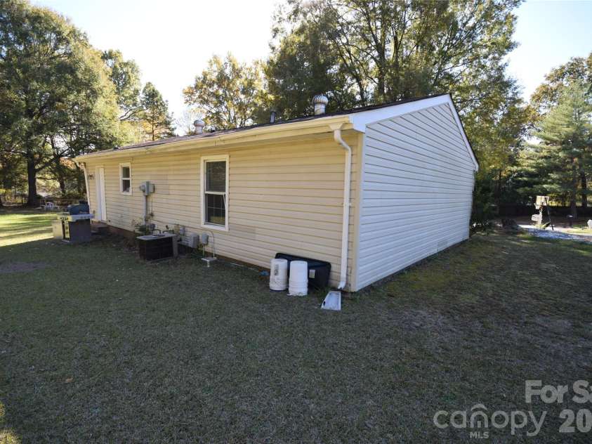 403 Stirrup Court, Charlotte, NC 28215.  MLS# CAR4384841, YatesRealty ID 24469. 