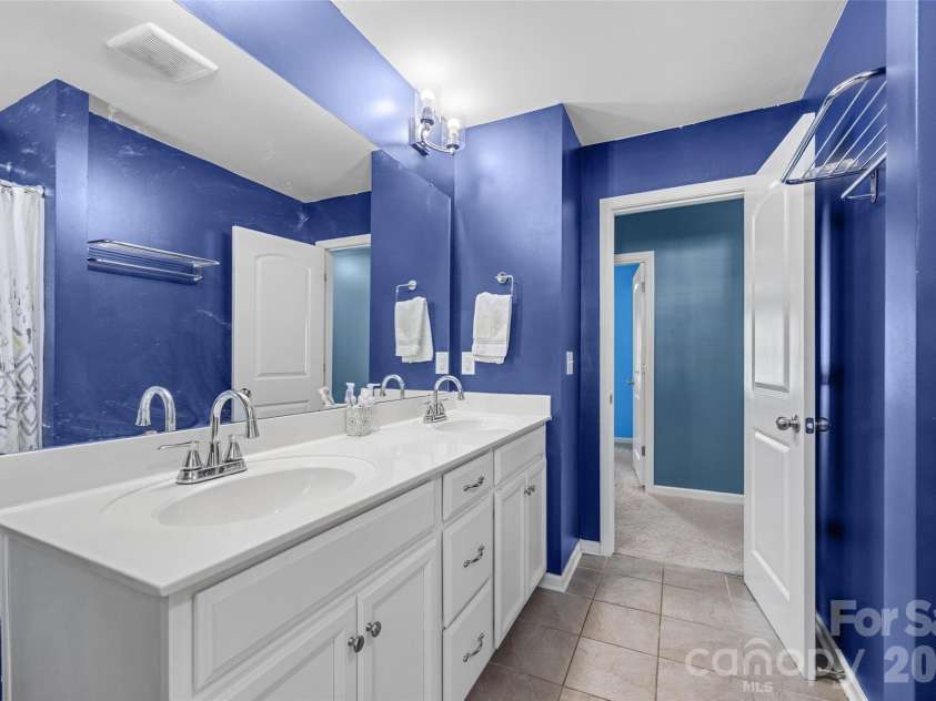 15234 Red Canoe Way, Charlotte, NC 28278.  MLS# CAR4310224, YatesRealty ID 2447. 