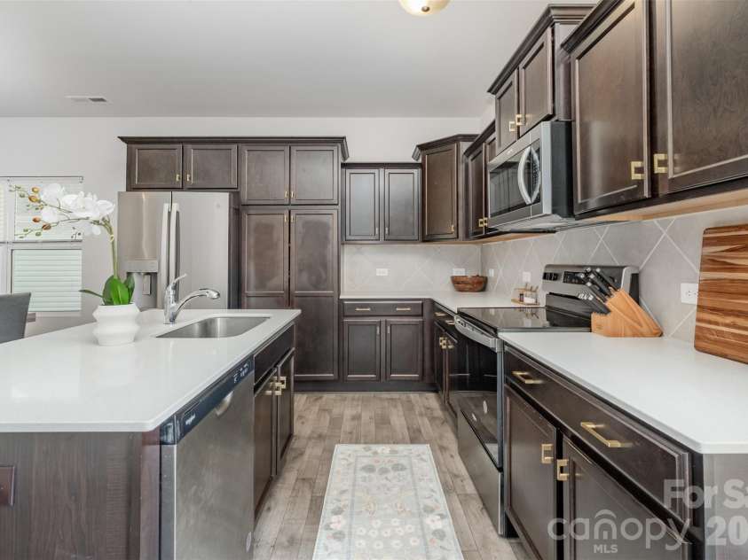 3048 Pinehills Way, Mount Holly, NC 28120.  MLS# CAR4322547, YatesRealty ID 2447. Spacious kitchen with quartz counters