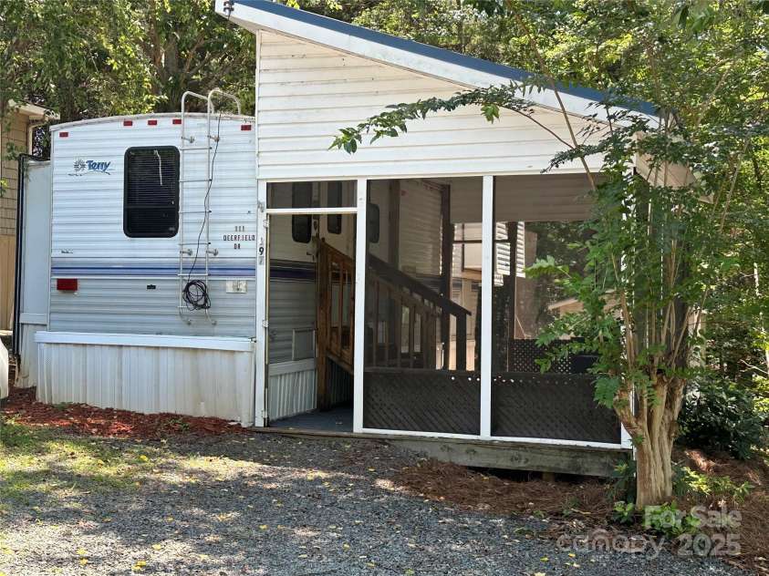 111 Deerfield Drive, New London, NC 28127.  MLS# CAR4276540, YatesRealty ID 24470. 