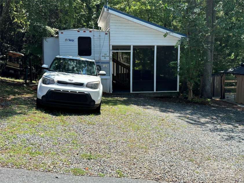 111 Deerfield Drive, New London, NC 28127.  MLS# CAR4276540, YatesRealty ID 24470. 