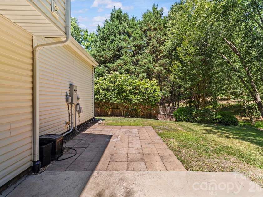 8119 Poplar Grove Circle, Waxhaw, NC 28173.  MLS# CAR4383969, YatesRealty ID 24470. 