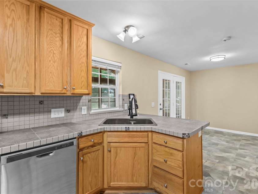 8119 Poplar Grove Circle, Waxhaw, NC 28173.  MLS# CAR4383969, YatesRealty ID 24470. 
