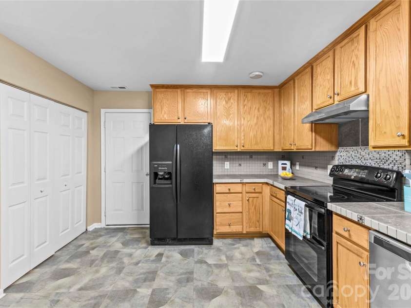 8119 Poplar Grove Circle, Waxhaw, NC 28173.  MLS# CAR4383969, YatesRealty ID 24470. 