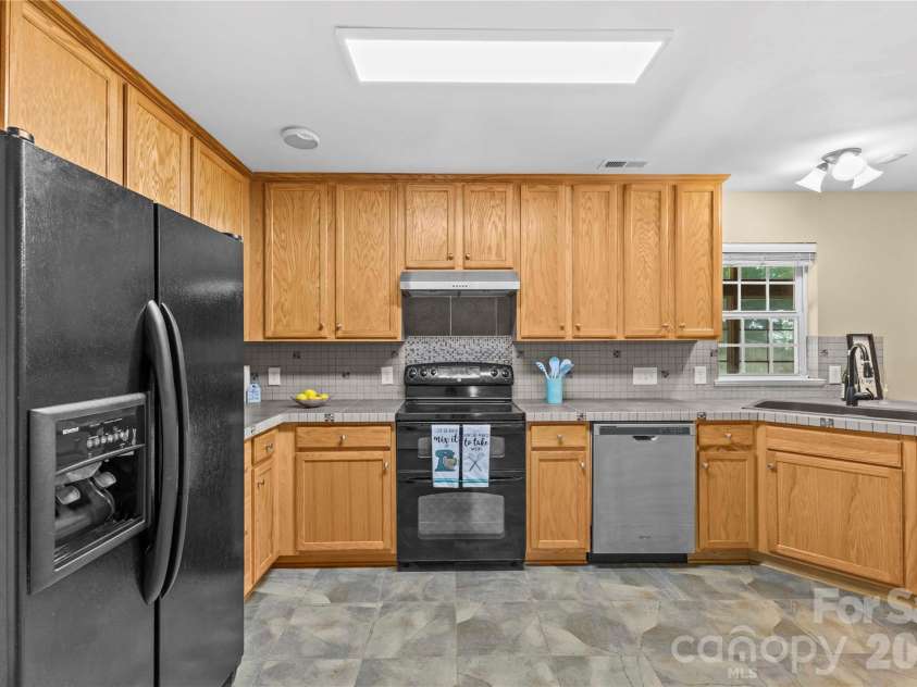 8119 Poplar Grove Circle, Waxhaw, NC 28173.  MLS# CAR4383969, YatesRealty ID 24470. 