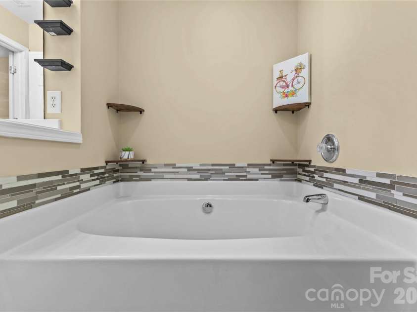 8119 Poplar Grove Circle, Waxhaw, NC 28173.  MLS# CAR4383969, YatesRealty ID 24470. 