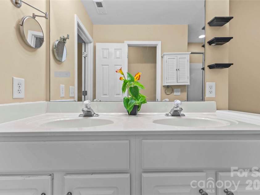 8119 Poplar Grove Circle, Waxhaw, NC 28173.  MLS# CAR4383969, YatesRealty ID 24470. 
