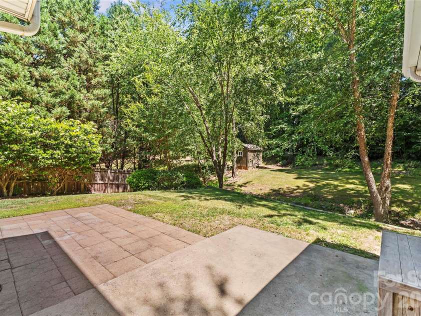 8119 Poplar Grove Circle, Waxhaw, NC 28173.  MLS# CAR4383969, YatesRealty ID 24470. 