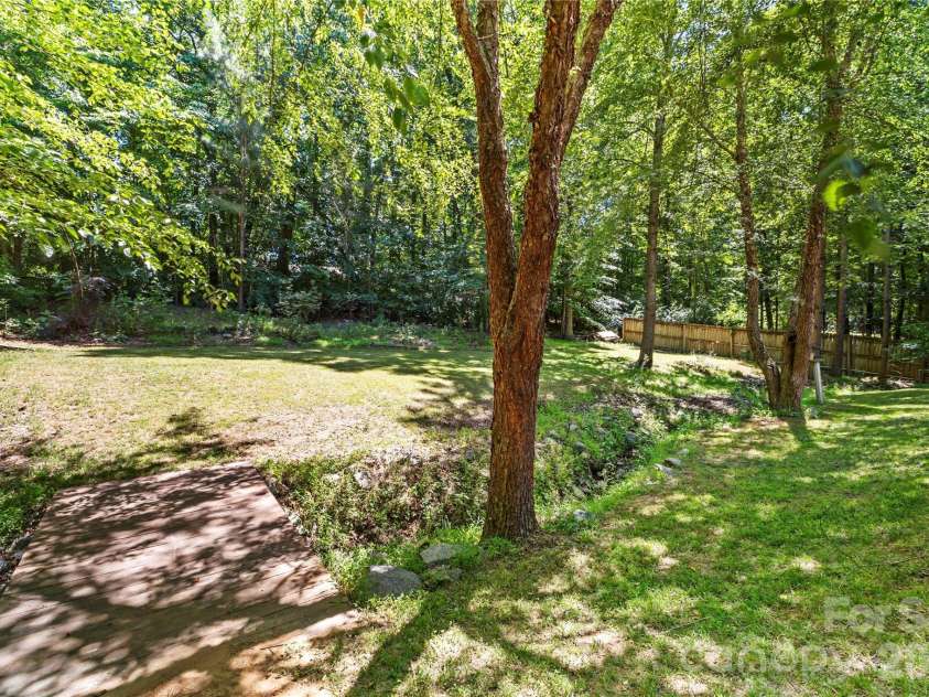 8119 Poplar Grove Circle, Waxhaw, NC 28173.  MLS# CAR4383969, YatesRealty ID 24470. 