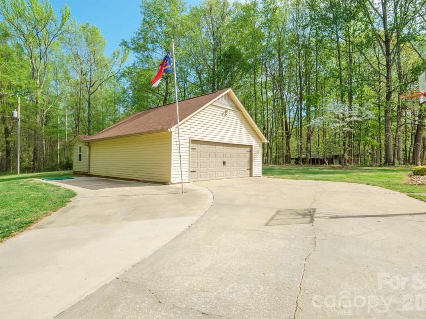 209 Frontier Circle, China Grove, NC 28023.  MLS# CAR4330628, YatesRealty ID 24471. 25x32 Detached Garage/Workshop
