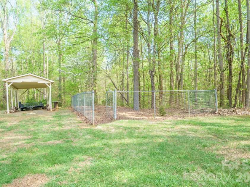 209 Frontier Circle, China Grove, NC 28023.  MLS# CAR4330628, YatesRealty ID 24471. Chain-Link Fence