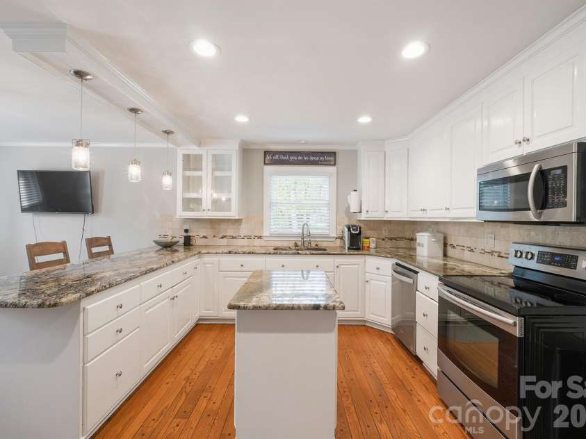 209 Frontier Circle, China Grove, NC 28023.  MLS# CAR4330628, YatesRealty ID 24471. Kitchen with Stainless Steel Appliances
