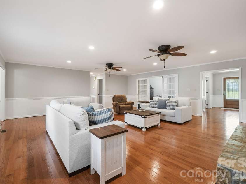 209 Frontier Circle, China Grove, NC 28023.  MLS# CAR4330628, YatesRealty ID 24471. Living Room 24x22