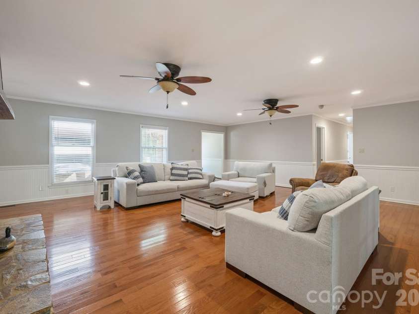 209 Frontier Circle, China Grove, NC 28023.  MLS# CAR4330628, YatesRealty ID 24471. Living Room 24x22