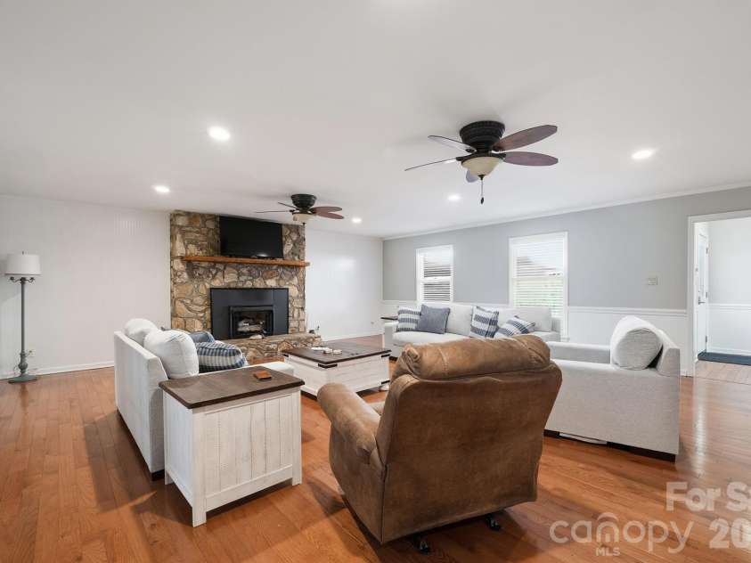 209 Frontier Circle, China Grove, NC 28023.  MLS# CAR4330628, YatesRealty ID 24471. Living Room 24X22