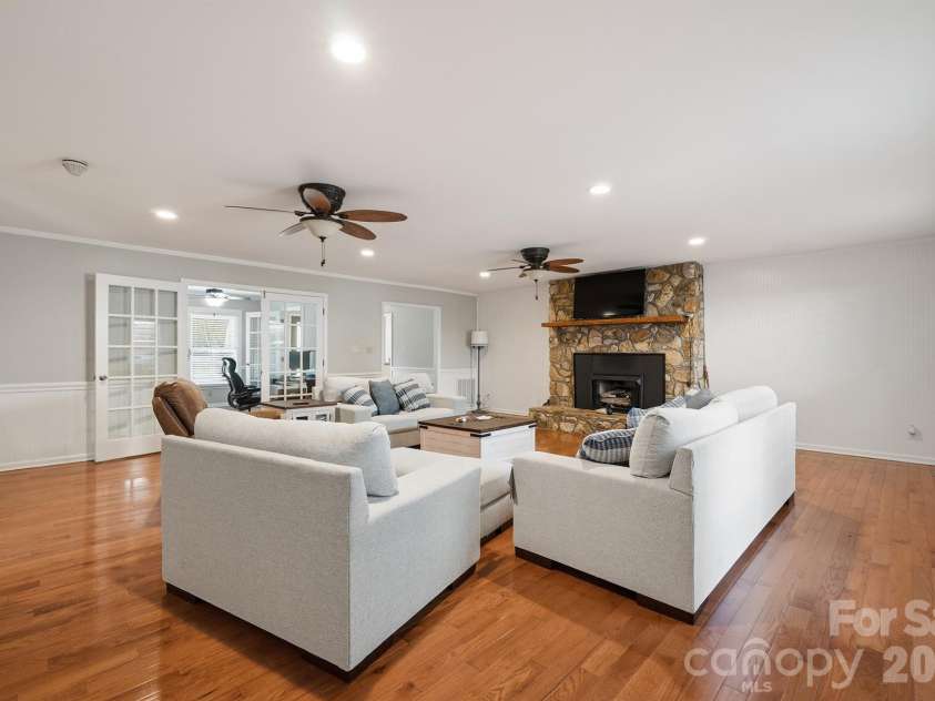 209 Frontier Circle, China Grove, NC 28023.  MLS# CAR4330628, YatesRealty ID 24471. Spacious Living Room 24X22