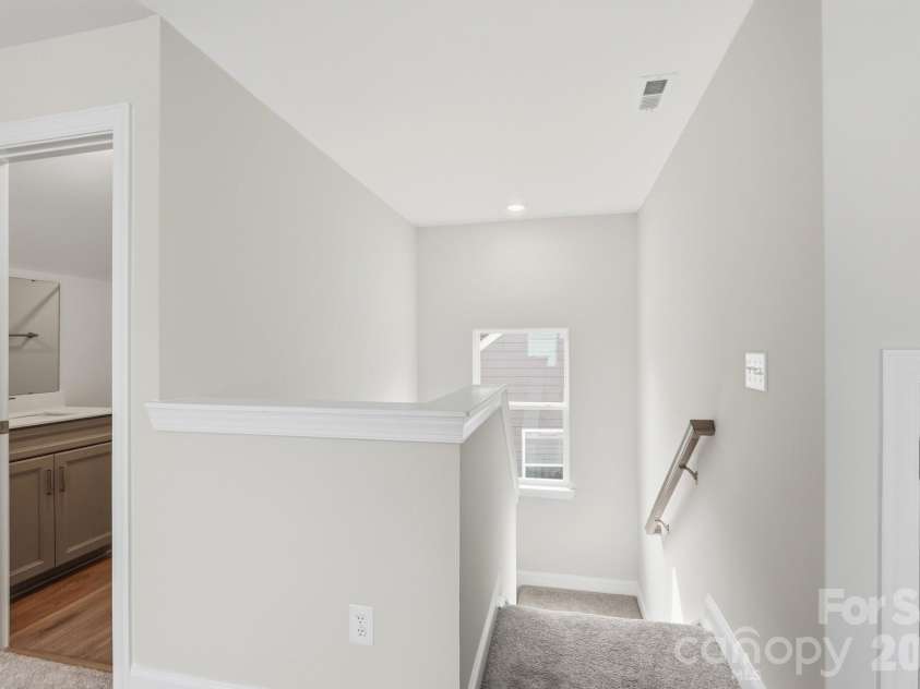 13123 Foxberry Road, Charlotte, NC 28213.  MLS# CAR4373503, YatesRealty ID 24472. 3rd level