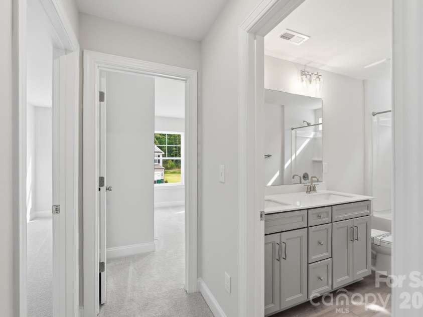 13123 Foxberry Road, Charlotte, NC 28213.  MLS# CAR4373503, YatesRealty ID 24472. Bath 2