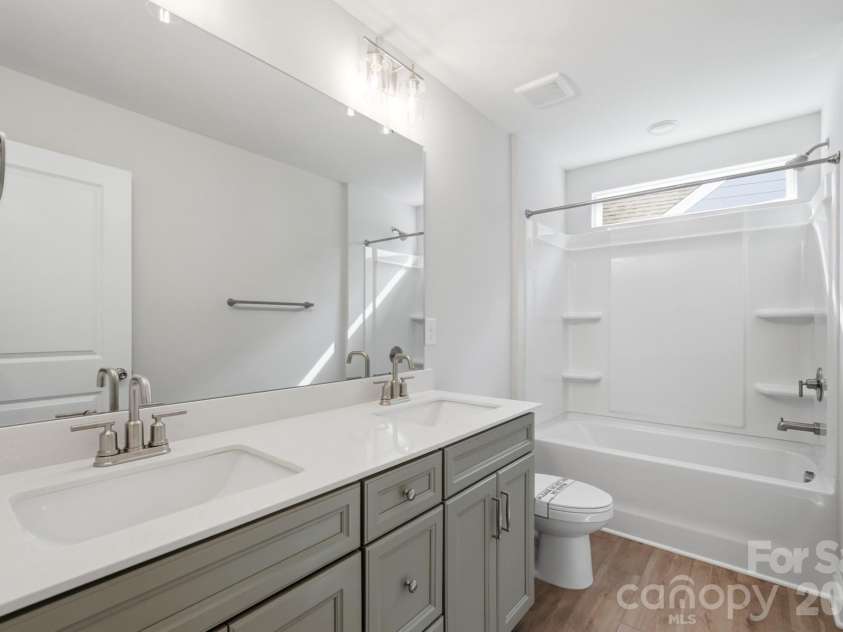 13123 Foxberry Road, Charlotte, NC 28213.  MLS# CAR4373503, YatesRealty ID 24472. Bath 2
