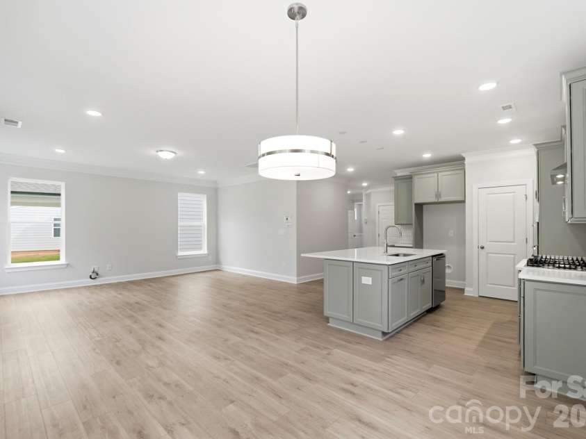 13123 Foxberry Road, Charlotte, NC 28213.  MLS# CAR4373503, YatesRealty ID 24472. Breakfast Area