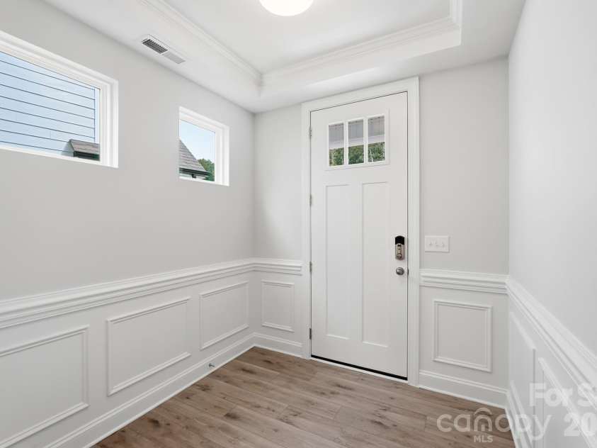 13123 Foxberry Road, Charlotte, NC 28213.  MLS# CAR4373503, YatesRealty ID 24472. Entryway