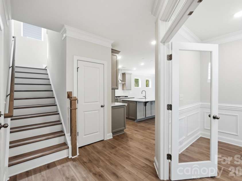 13123 Foxberry Road, Charlotte, NC 28213.  MLS# CAR4373503, YatesRealty ID 24472. Entryway