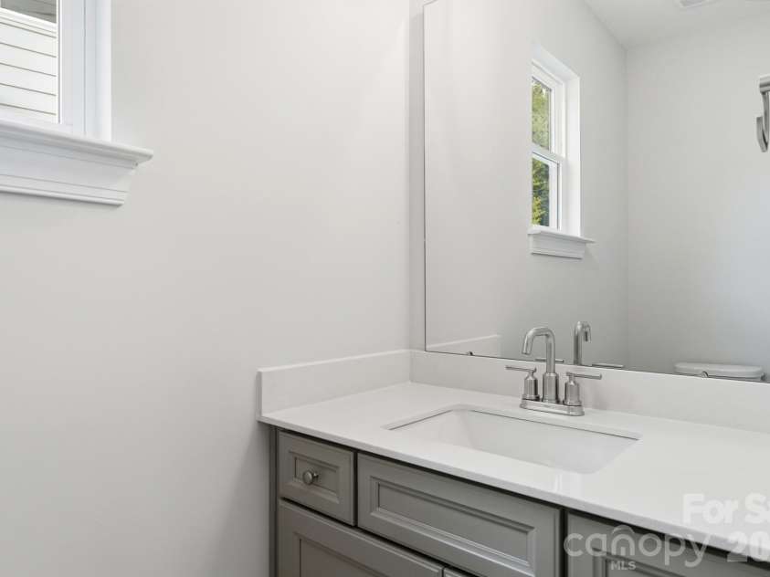 13123 Foxberry Road, Charlotte, NC 28213.  MLS# CAR4373503, YatesRealty ID 24472. Powder Bath