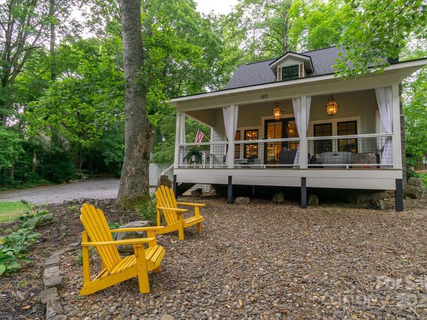611 Hiawassee Road, Black Mountain, NC 28711.  MLS# CAR4277634, YatesRealty ID 24472. 