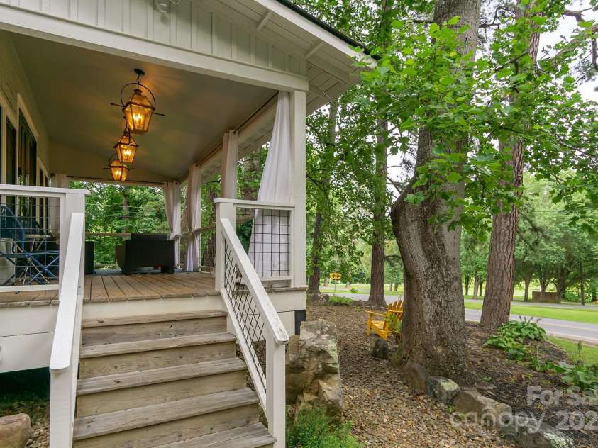 611 Hiawassee Road, Black Mountain, NC 28711.  MLS# CAR4277634, YatesRealty ID 24472. 