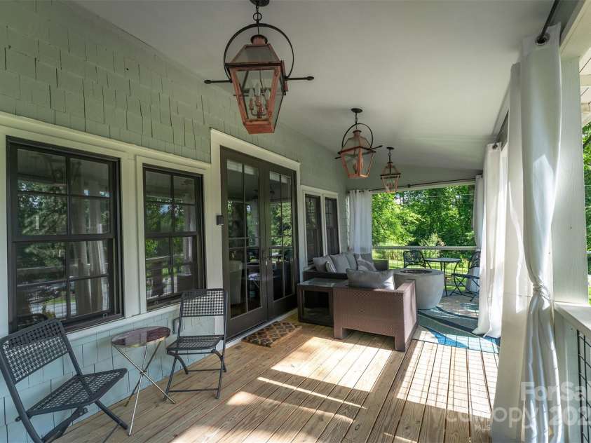 611 Hiawassee Road, Black Mountain, NC 28711.  MLS# CAR4277634, YatesRealty ID 24472. 